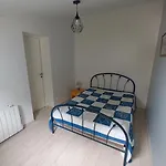 Maison Bord De Mer, Dans Impasse Au Calme D'une Residence. *