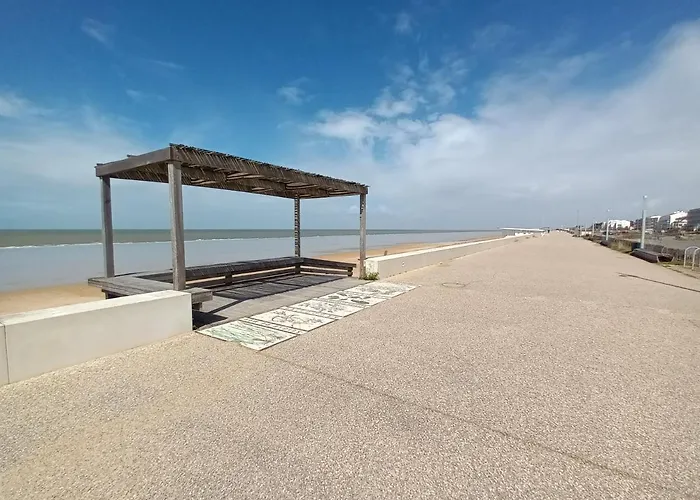 Maison Bord De Mer, Dans Impasse Au Calme D'une Residence.