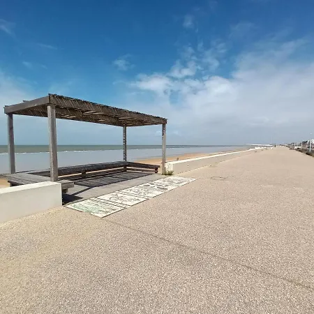 Maison Bord De Mer, Dans Impasse Au Calme D'une Residence.